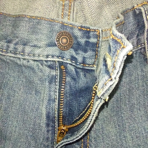 Levi's jeans Size 33x28 - Picture 5 of 16